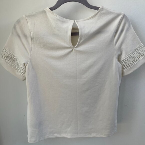 White short sleeve top with lace detailing in size XS - Picture 2 of 8
